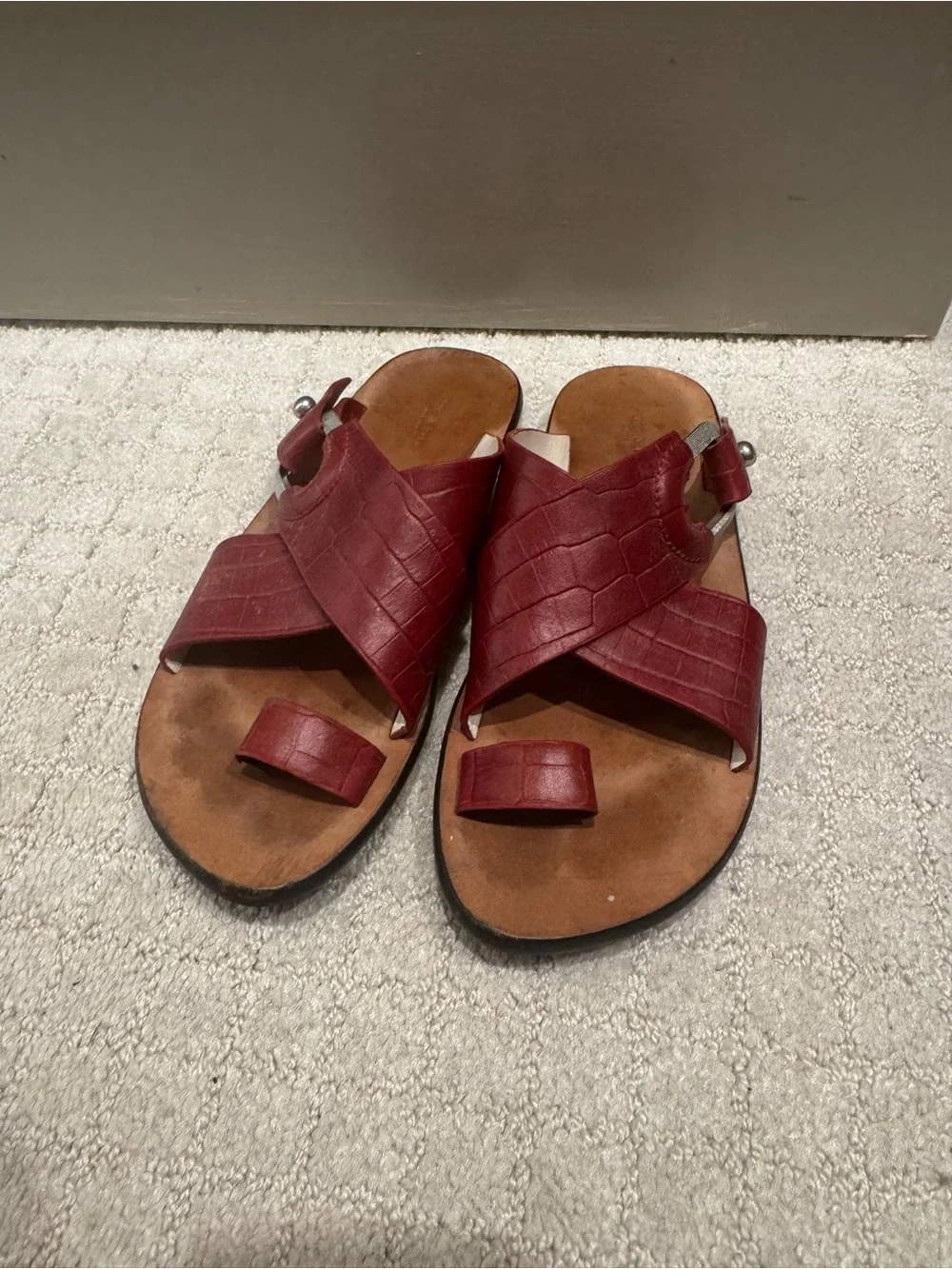 rag & bone Red Croc-Embossed Leather Cross-Strap Toe Loop Sandals